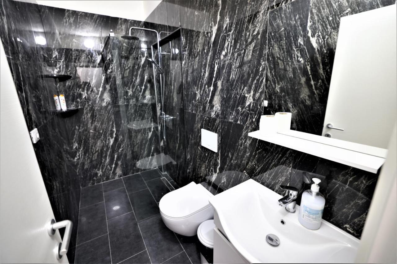 Lovely Studio In Tirana #1 Bagian luar foto