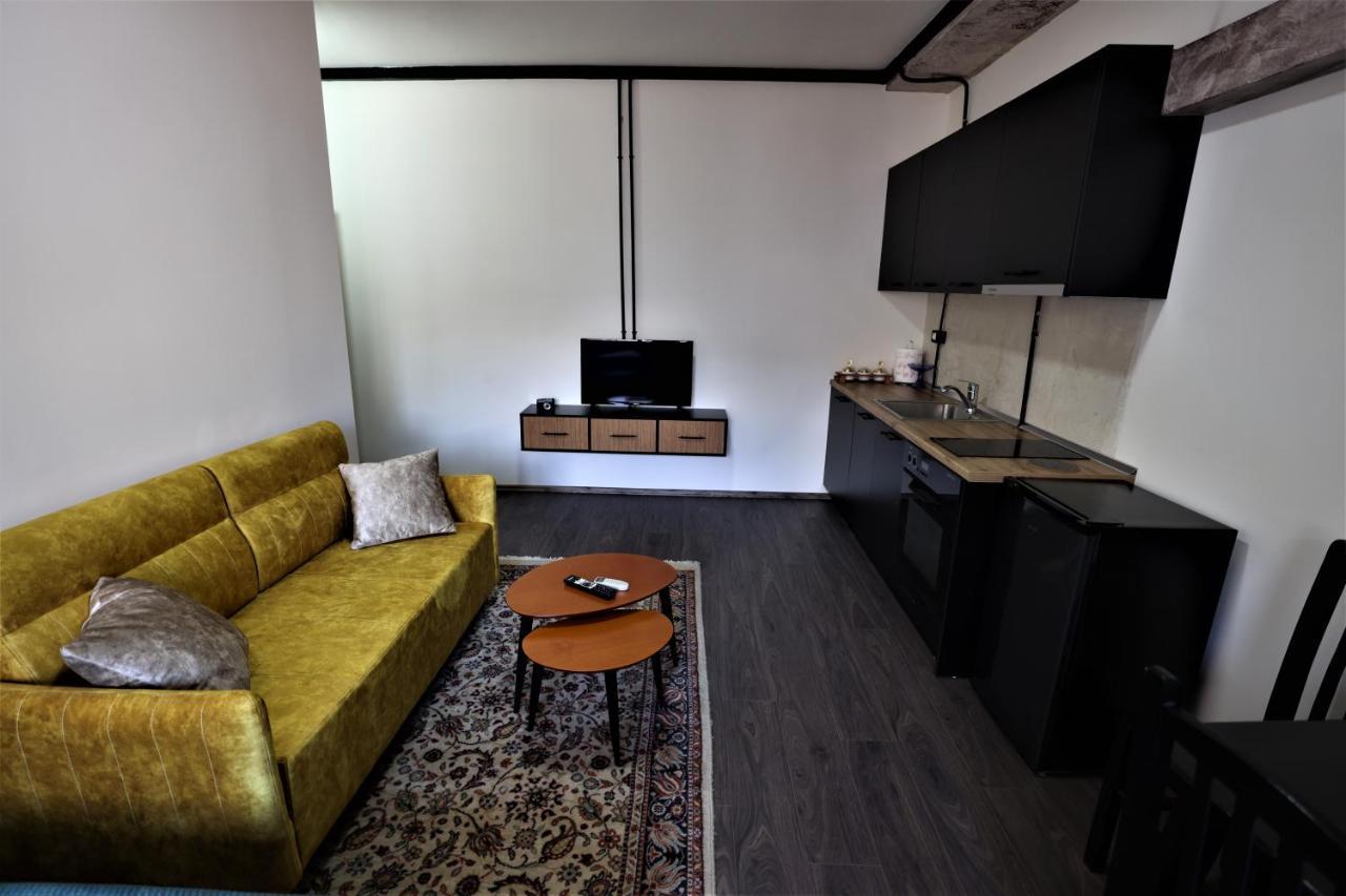 Lovely Studio In Tirana #1 Bagian luar foto